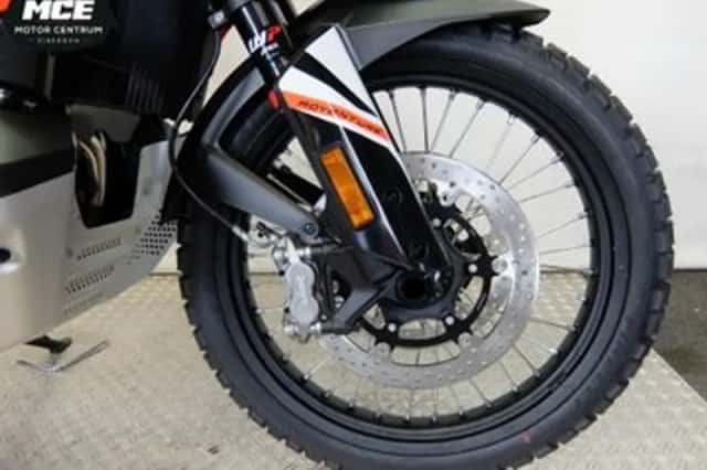 KTM 890 Adventure (2024) thumbnail 6