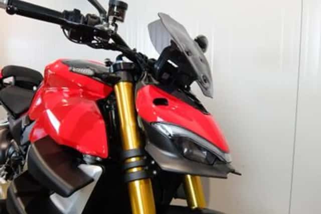 Ducati Streetfighter V4 (2020) thumbnail 2