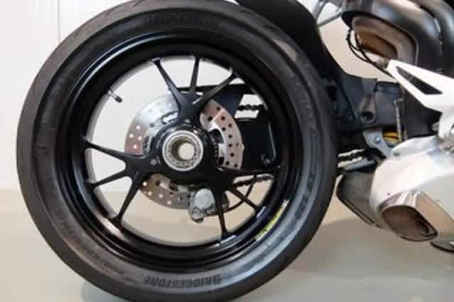 Ducati Streetfighter V4 (2020) thumbnail 5