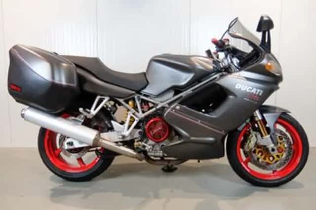 Ducati ST 4S (2002) thumbnail 1