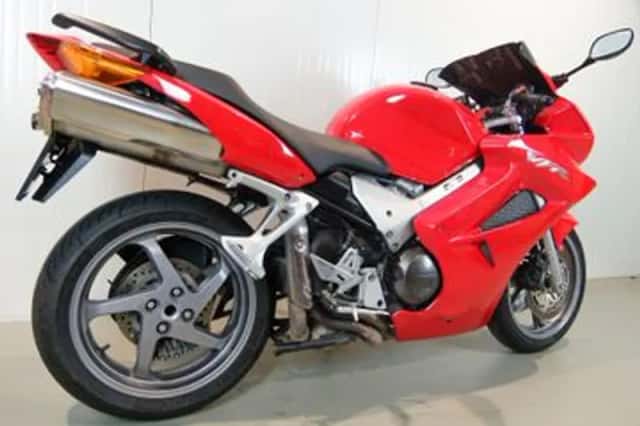 Honda VFR 800 FI (2005) thumbnail 2
