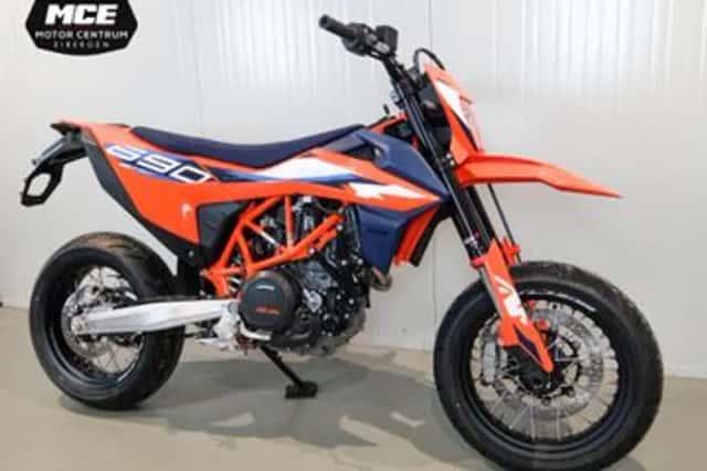 KTM 690 SMC (2026) thumbnail 3