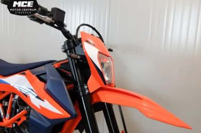 KTM 690 SMC (2026) thumbnail 4