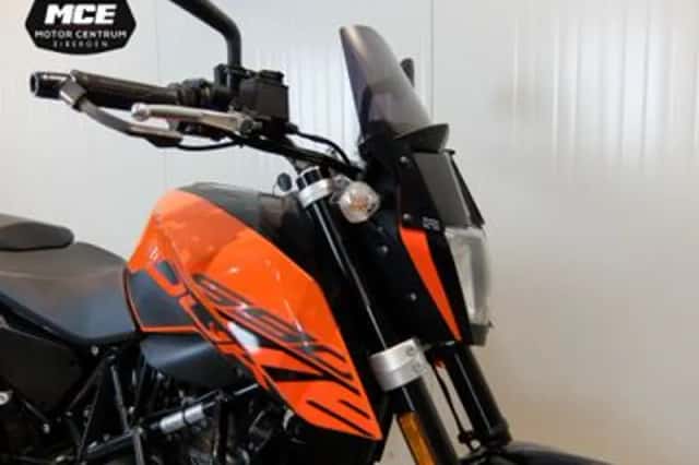 KTM 690 Duke (2018) thumbnail 2