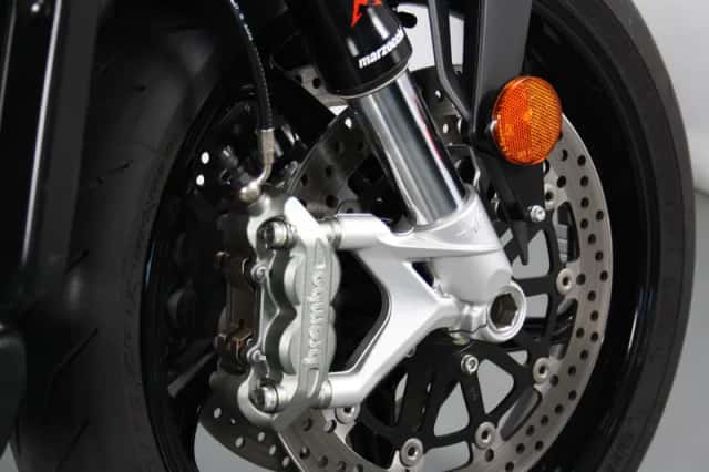 MV Agusta Brutale 800 (2016) thumbnail 3