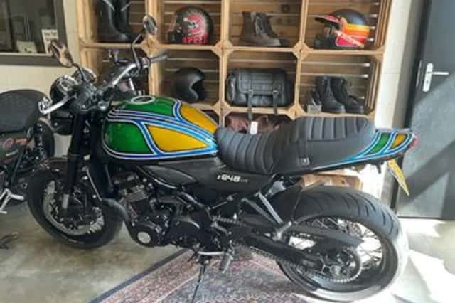 Kawasaki Z900RS (2025) thumbnail 2