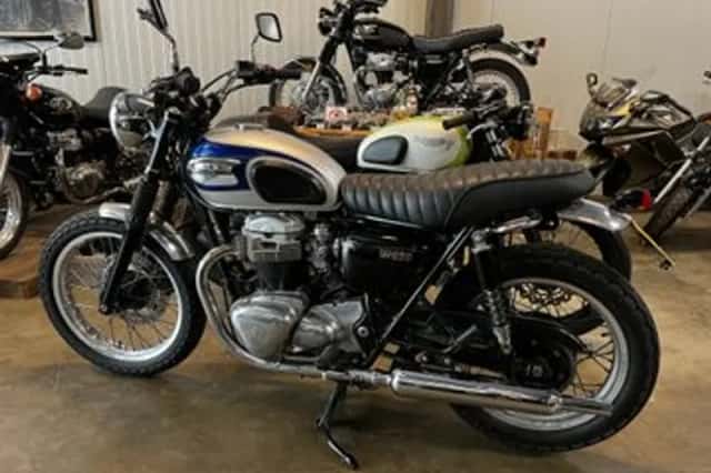 Kawasaki W 650 (1999) thumbnail 2
