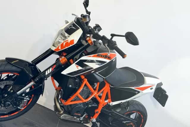 KTM 690 Duke R (2014) thumbnail 6