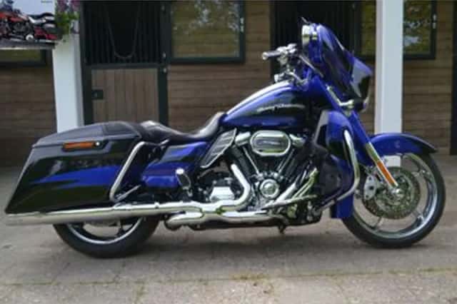 Harley-Davidson Street Glide CVO (2017) thumbnail 1