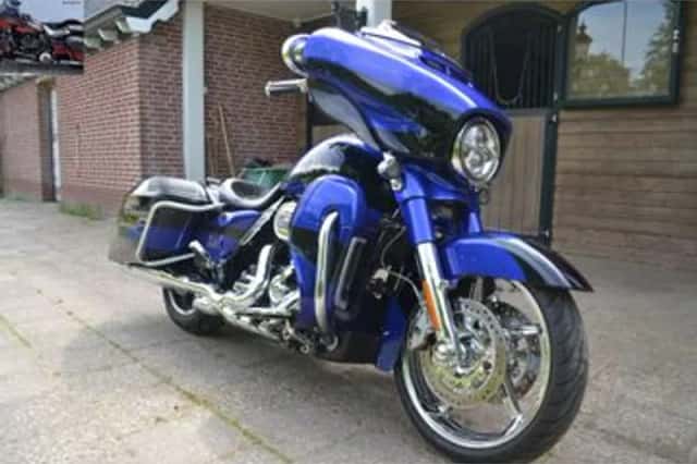 Harley-Davidson Street Glide CVO (2017) thumbnail 3