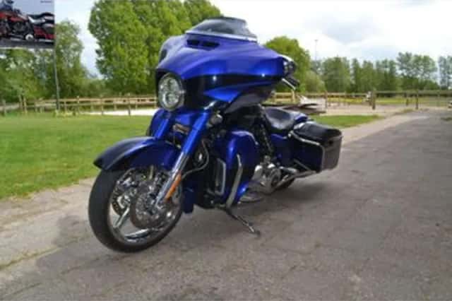 Harley-Davidson Street Glide CVO (2017) thumbnail 6