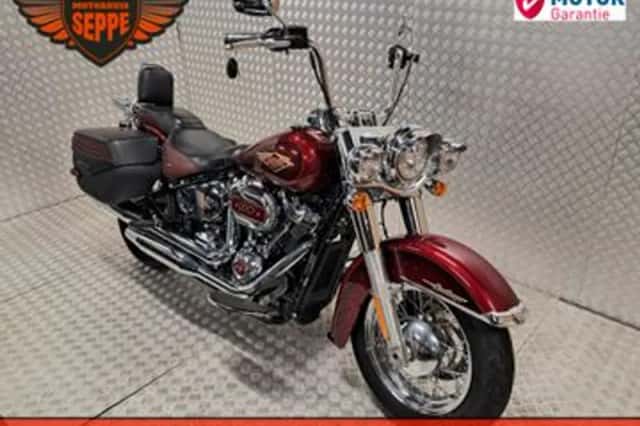 Harley-Davidson Softail Custom (2023) thumbnail 2