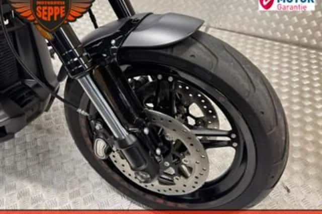Harley-Davidson Softail (2019) thumbnail 3