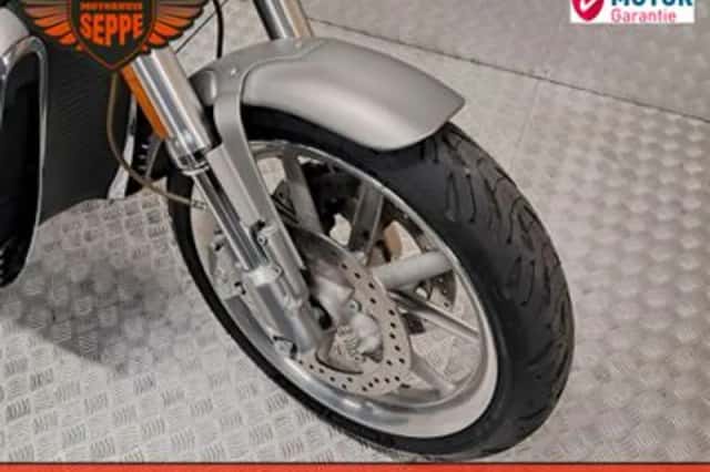 Harley-Davidson V-Rod (2006) thumbnail 3