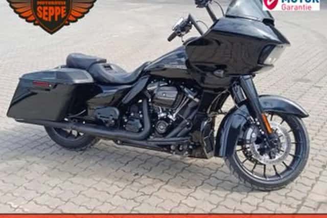 Harley-Davidson Road Glide (2019) thumbnail 1