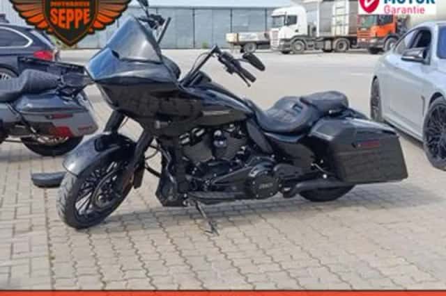 Harley-Davidson Road Glide (2019) thumbnail 2