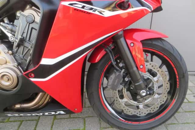 Honda CBR650F (2017) thumbnail 4