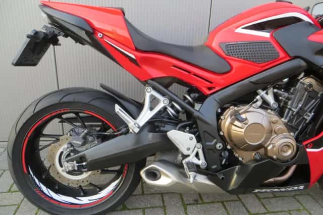 Honda CBR650F (2017) thumbnail 6