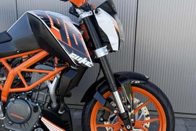 KTM 390 Duke (2015) thumbnail 2