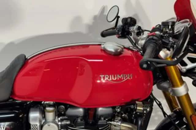 Triumph Thruxton 1200 R (2015) thumbnail 3
