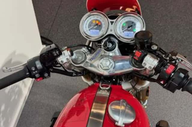 Triumph Thruxton 1200 R (2015) thumbnail 4