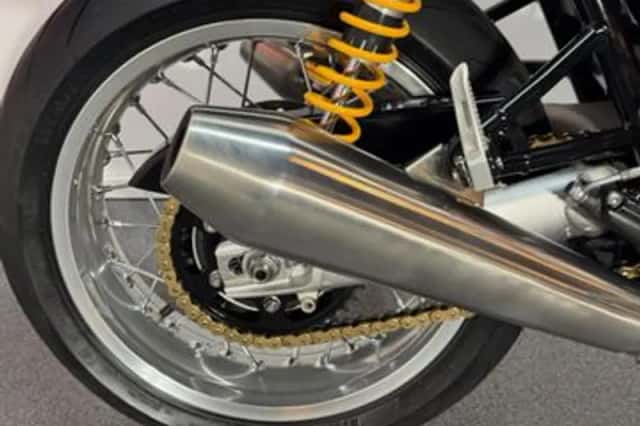 Triumph Thruxton 1200 R (2015) thumbnail 5