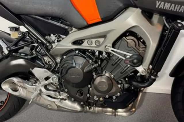 Yamaha MT-09 (2015) thumbnail 2