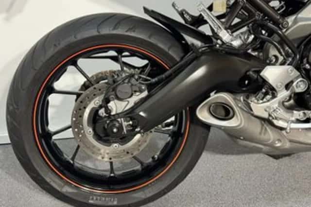 Yamaha MT-09 (2015) thumbnail 3