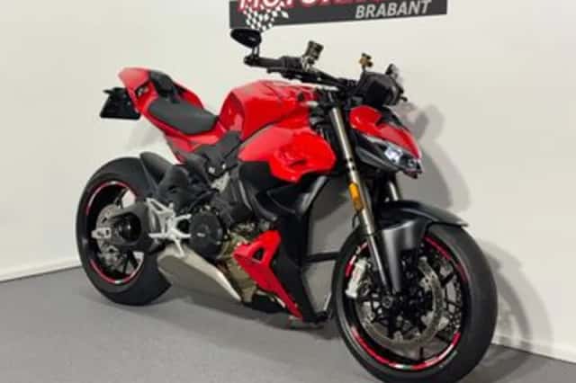 Ducati Streetfighter V4 (2025) thumbnail 6