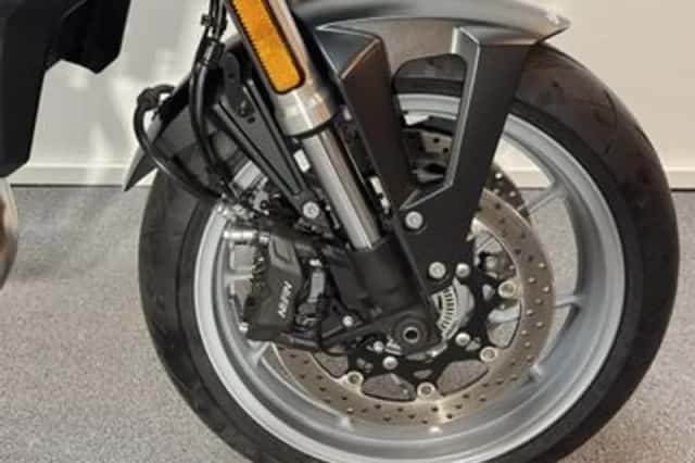 Suzuki GSX-8S (2024) thumbnail 6