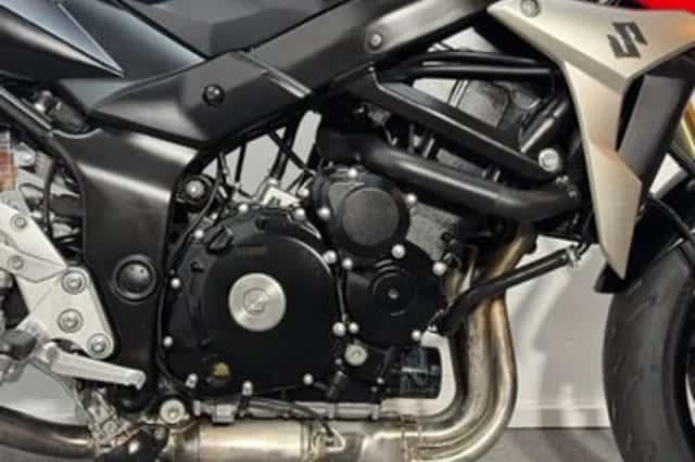 Suzuki GSR750 (2011) thumbnail 2