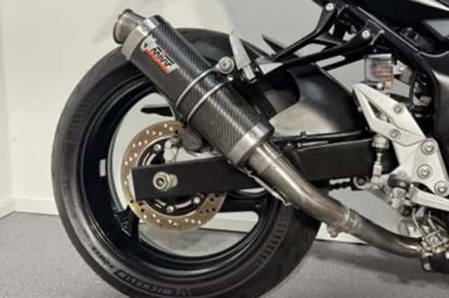 Suzuki GSR750 (2011) thumbnail 3