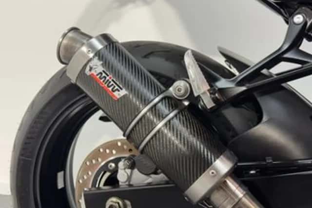 Suzuki GSR750 (2011) thumbnail 4