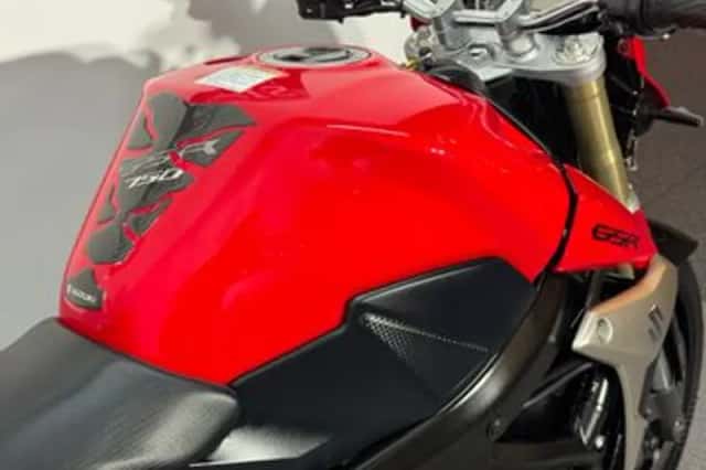 Suzuki GSR750 (2011) thumbnail 6