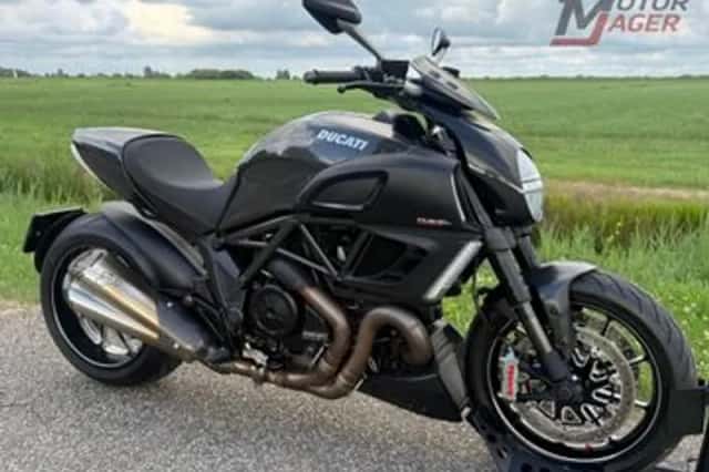 Ducati Diavel (2011) thumbnail 1