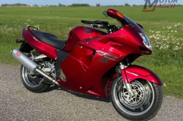 Honda CBR 1100 XX Super Blackbird (1999) thumbnail 1