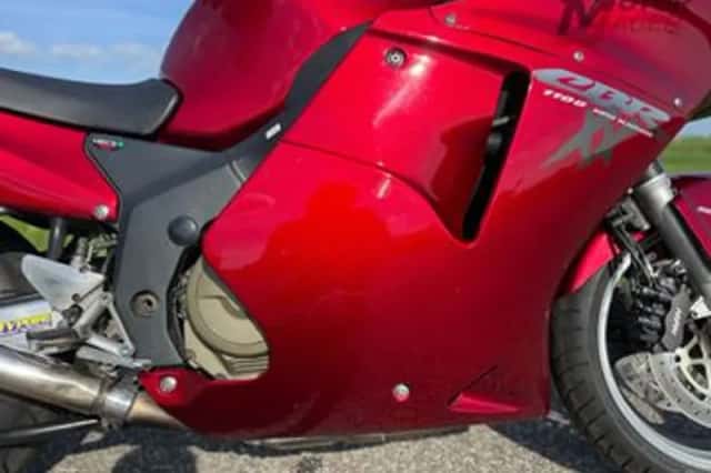 Honda CBR 1100 XX Super Blackbird (1999) thumbnail 6