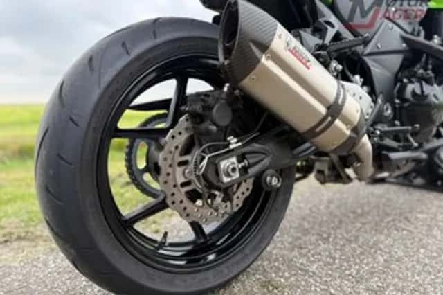 Kawasaki Z 750R (2014) thumbnail 4