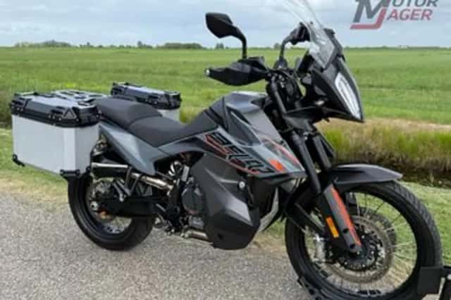 KTM 890 Adventure (2022) thumbnail 1