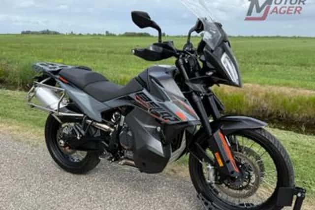 KTM 890 Adventure (2022) thumbnail 2