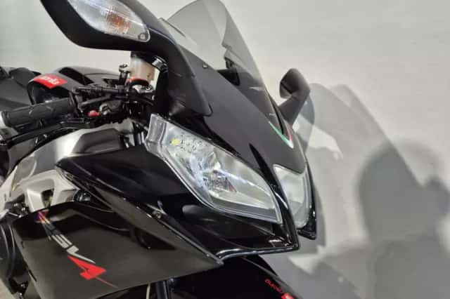 Aprilia RSV 4R (2013) thumbnail 2