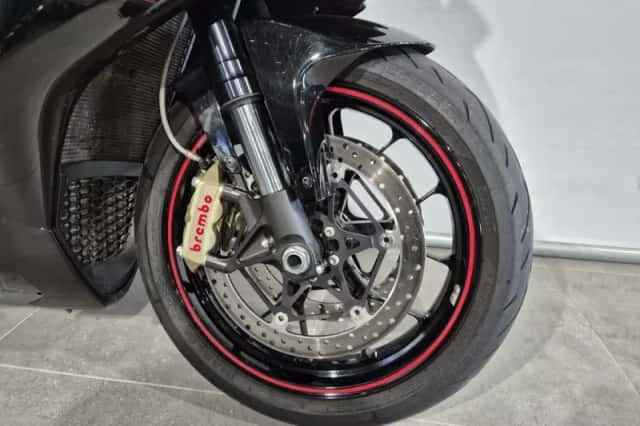 Aprilia RSV 4R (2013) thumbnail 3