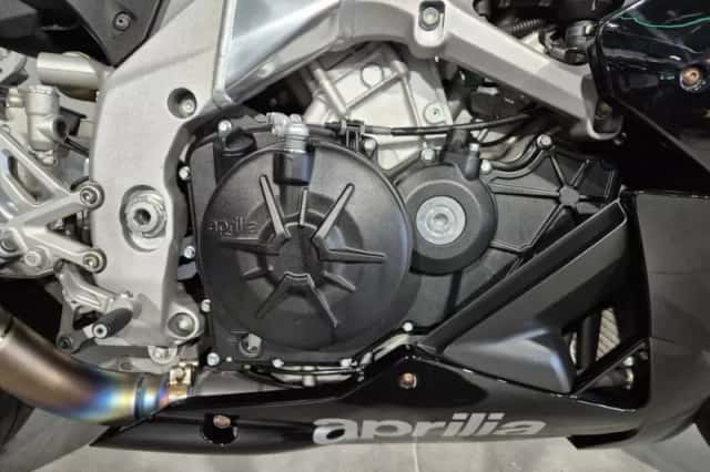 Aprilia RSV 4R (2013) thumbnail 4