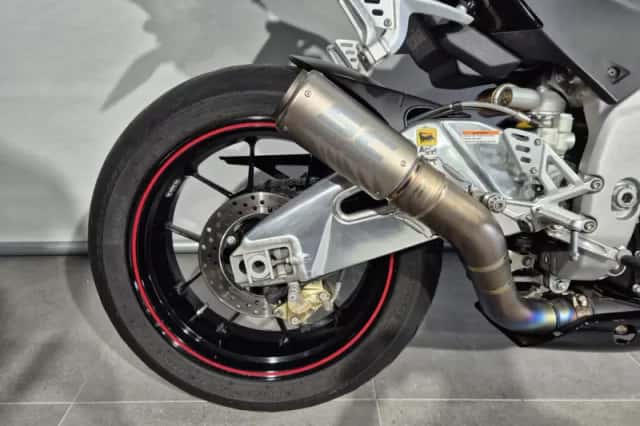 Aprilia RSV 4R (2013) thumbnail 5