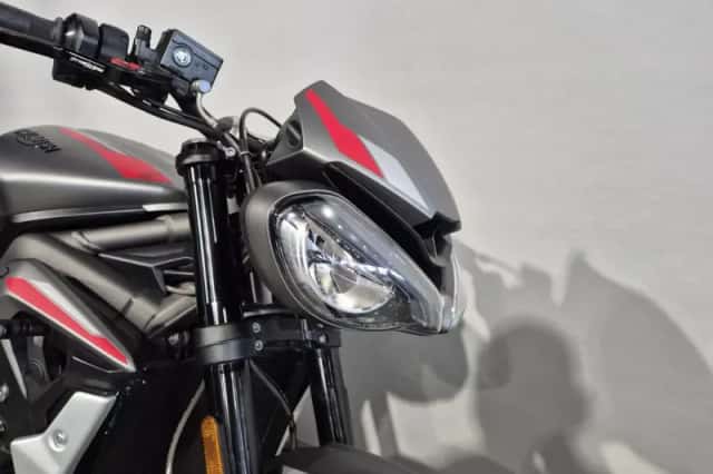 Triumph Street Triple R (2022) thumbnail 2