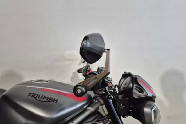 Triumph Street Triple R (2022) thumbnail 3