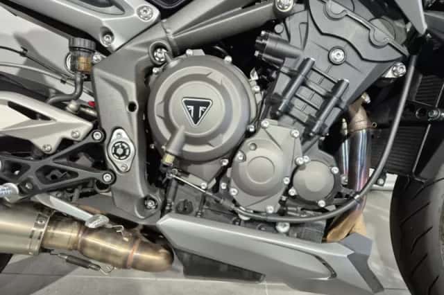 Triumph Street Triple R (2022) thumbnail 5