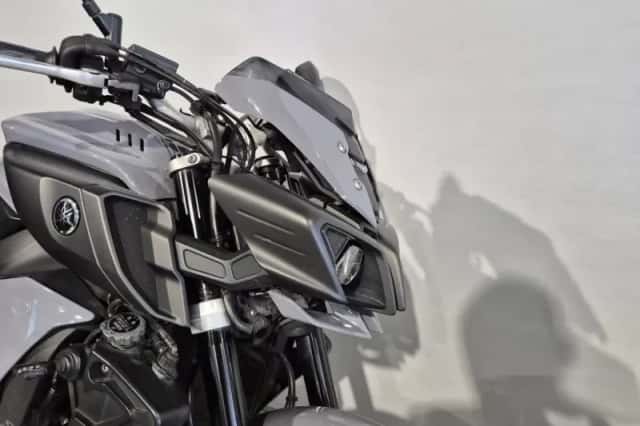 Yamaha MT-10 (2016) thumbnail 2