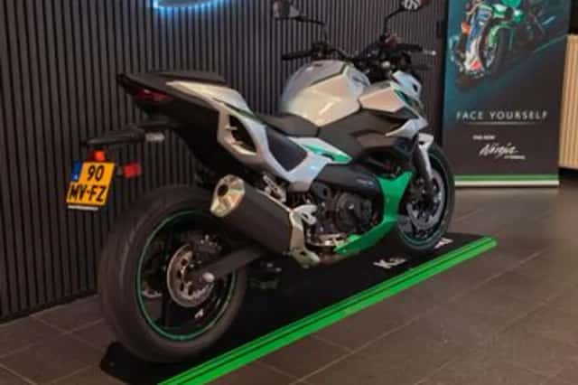 Kawasaki Z7 Hybrid (2024) thumbnail 3