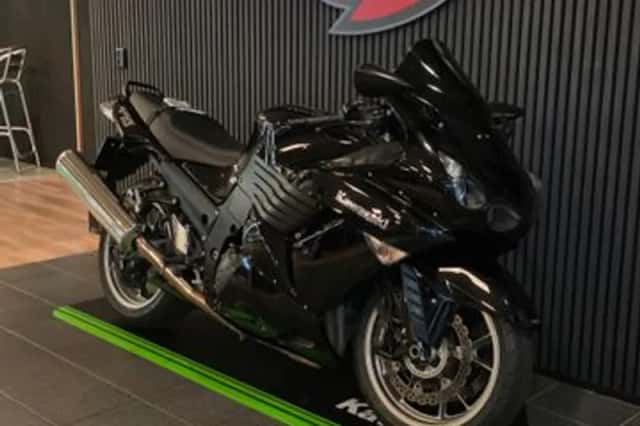 Kawasaki ZZR1400 (2010) thumbnail 3